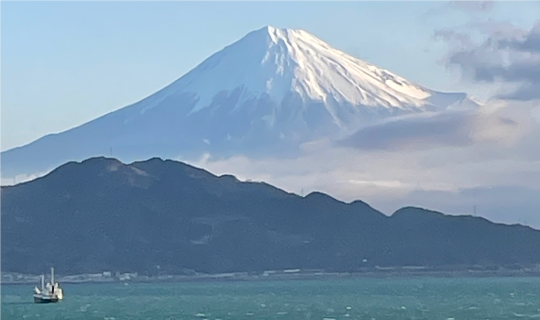 富士山と海